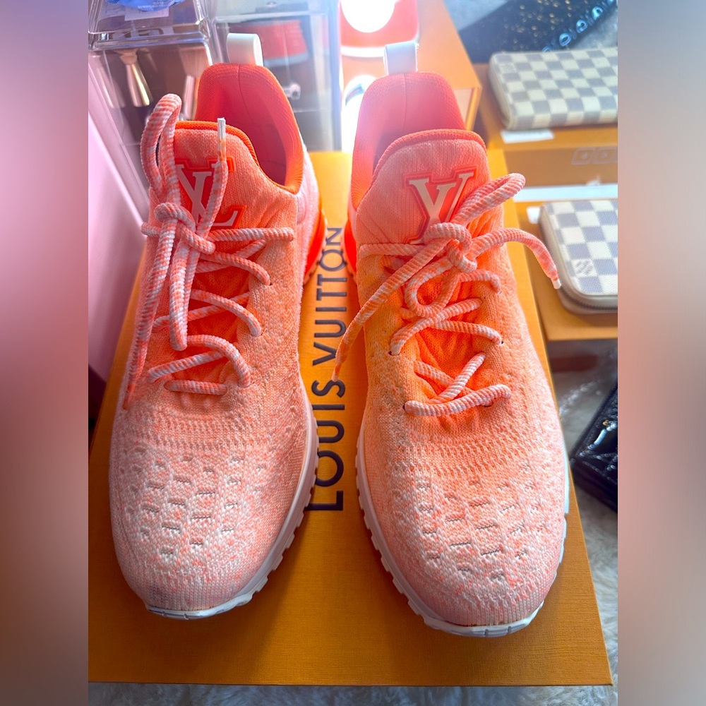 AUTHENTIC LV SNEAKERS UNISEX